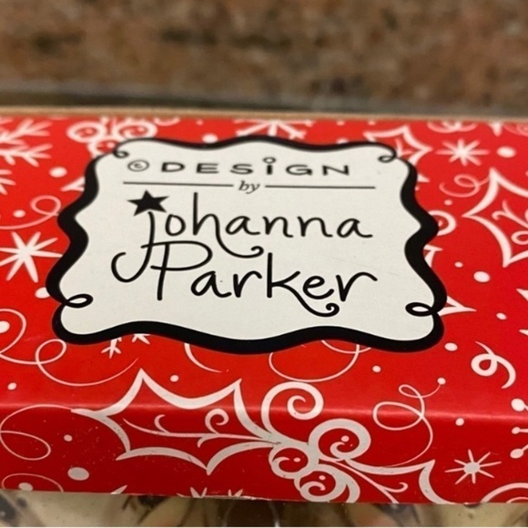 NEW Johanna Parker Santa Claus Salt and Pepper Shakers - Picture 4 of 4